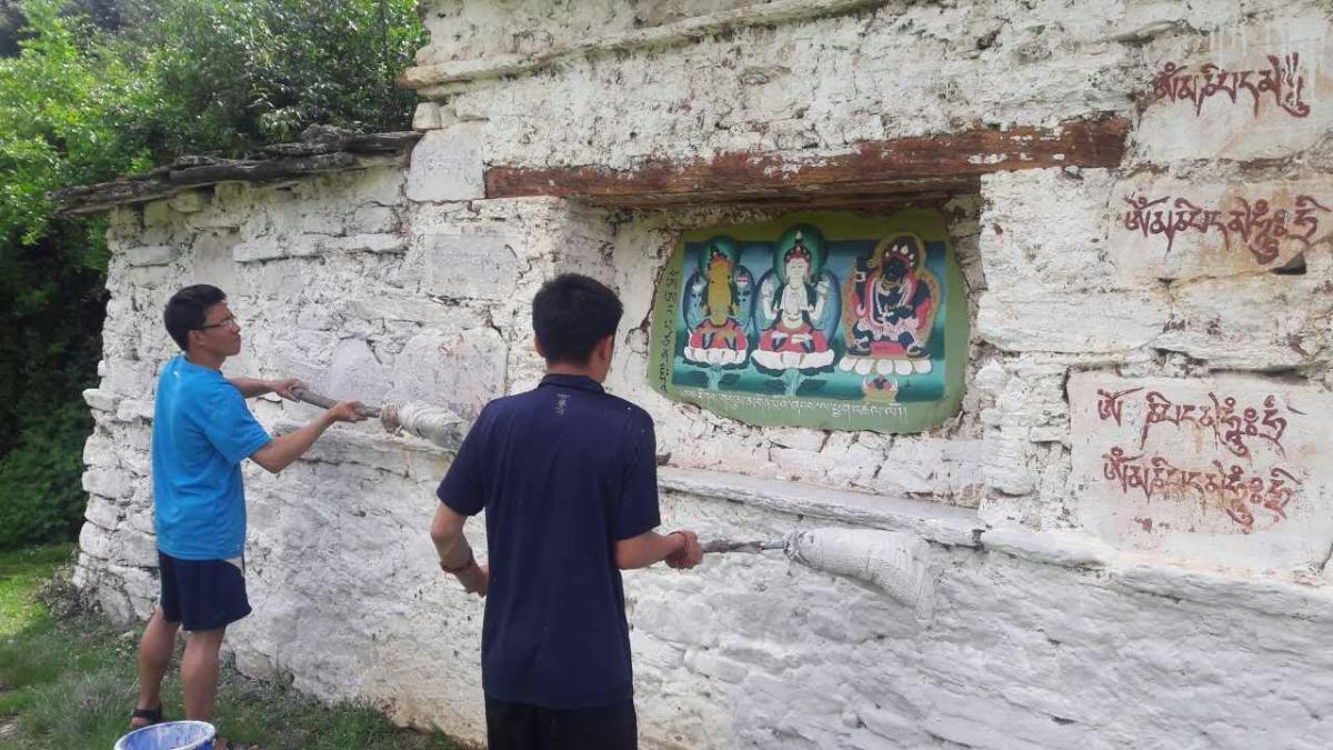 White washing stupa