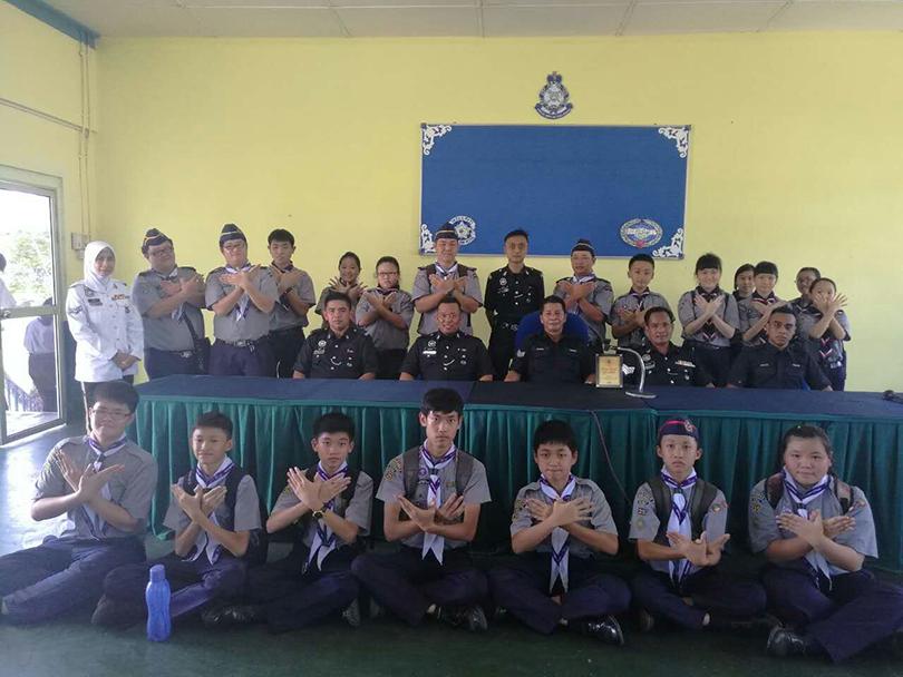 LAWATAN SAMBIL BELAJIR KE BALAI POLIS