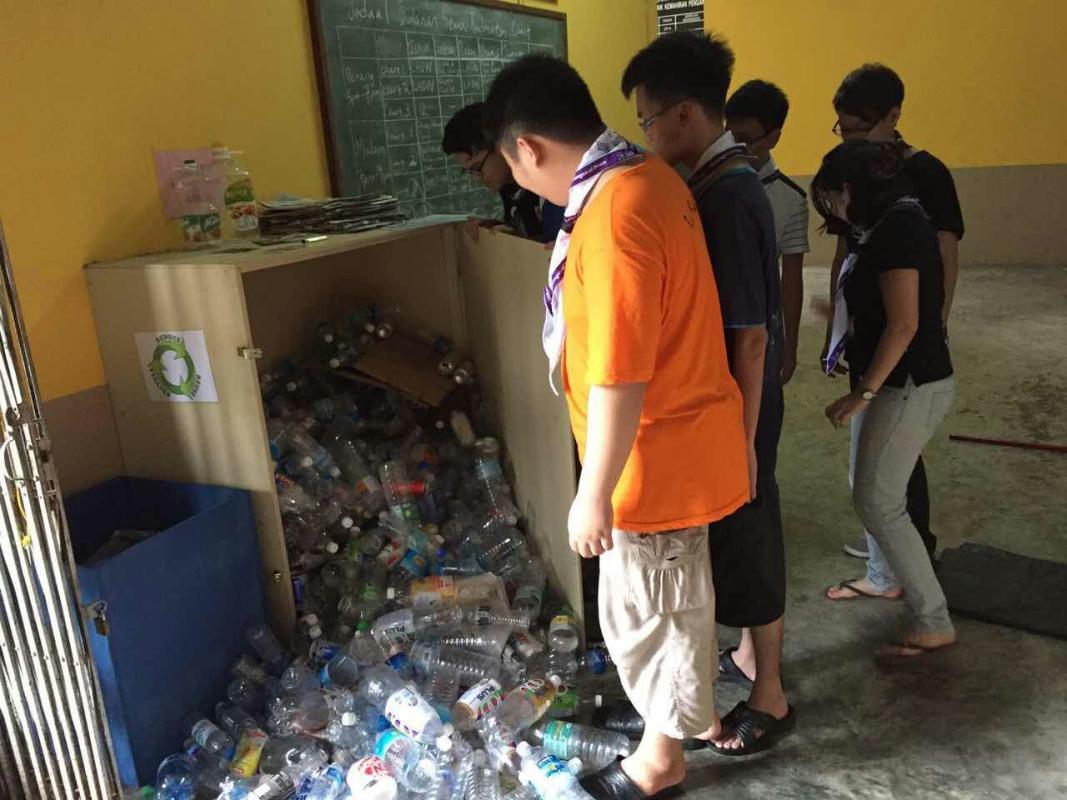 爱护地球资源回收环保活动