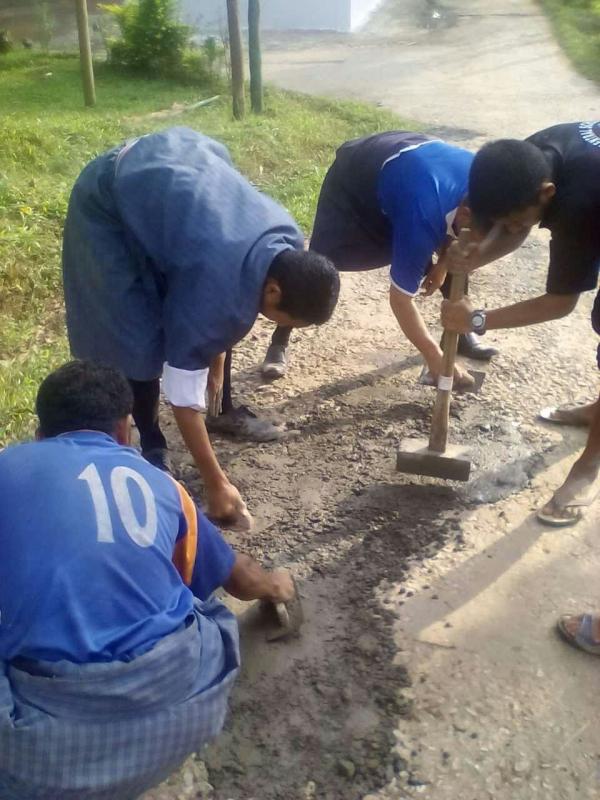 Road mainteprepare for prepare of world food day in damphu central school. 