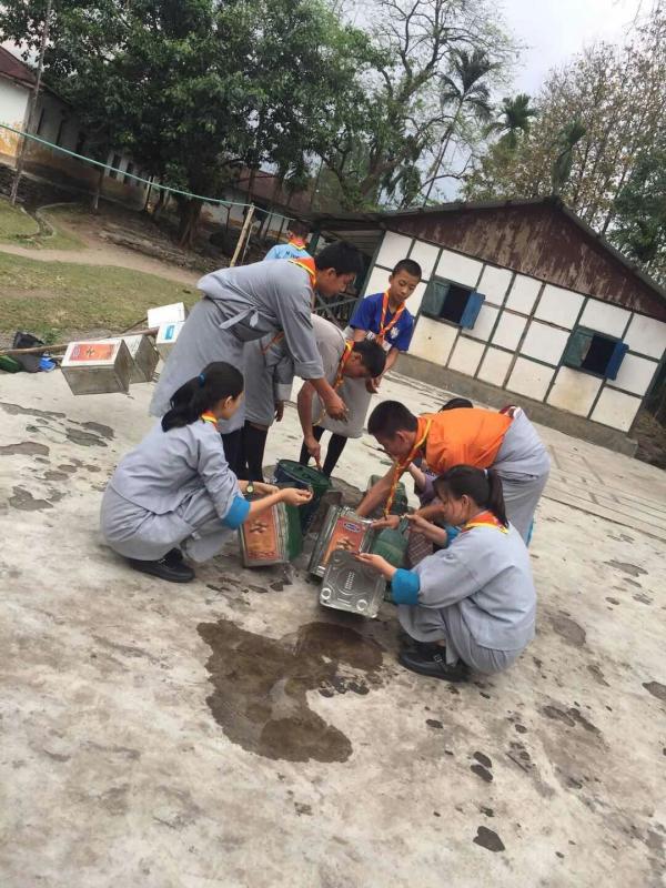 Nazhoen Scouts Preparing Dustbin