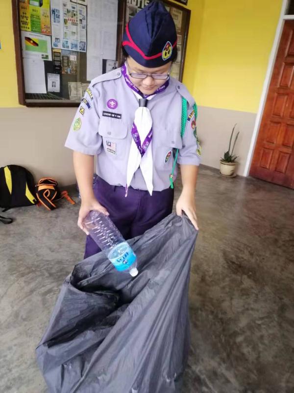 Mederma bahan-bahan kitar semula yang dikumpul kepada Sibu Kidney Foundation 