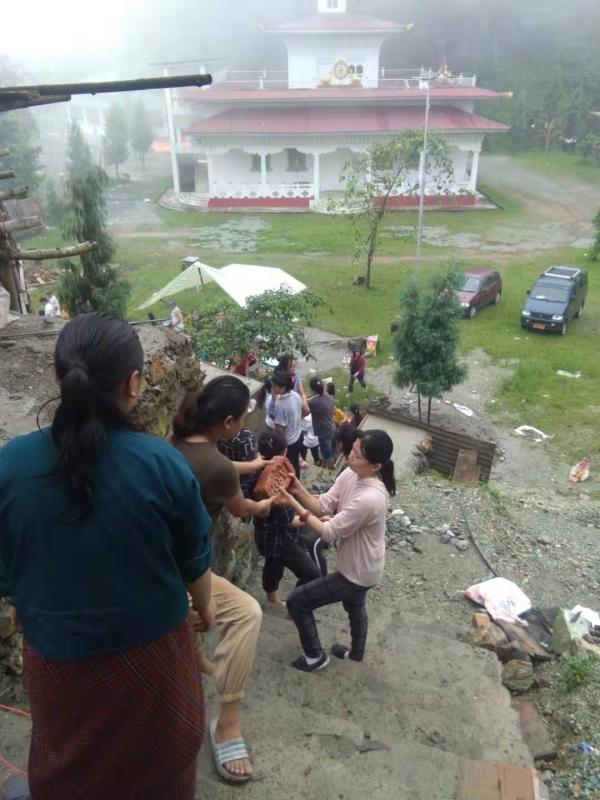 voluntary service in Throema lhakhang
