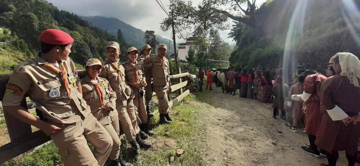 Crowd controlling for famous Tshepamey Wang