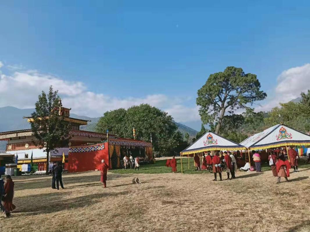 Mani Dungdrup Recitation of Avalokasharaya prayer.