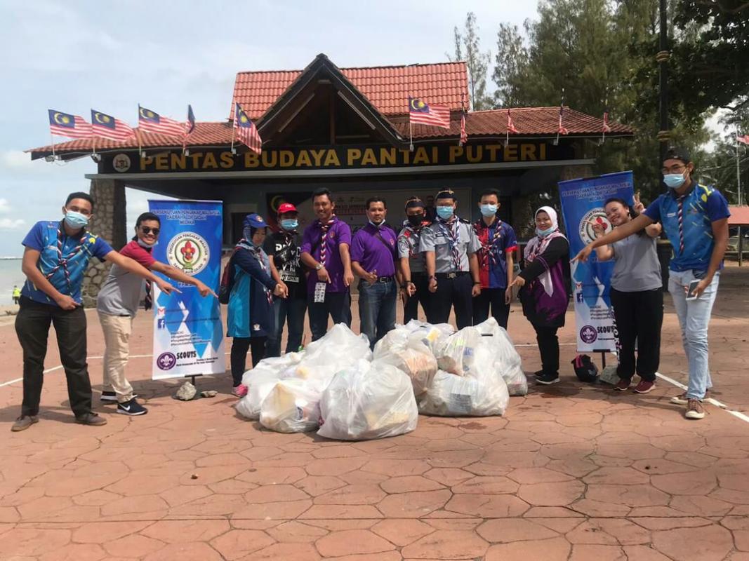 Khidmat Komuniti Pembersihan Pantai
