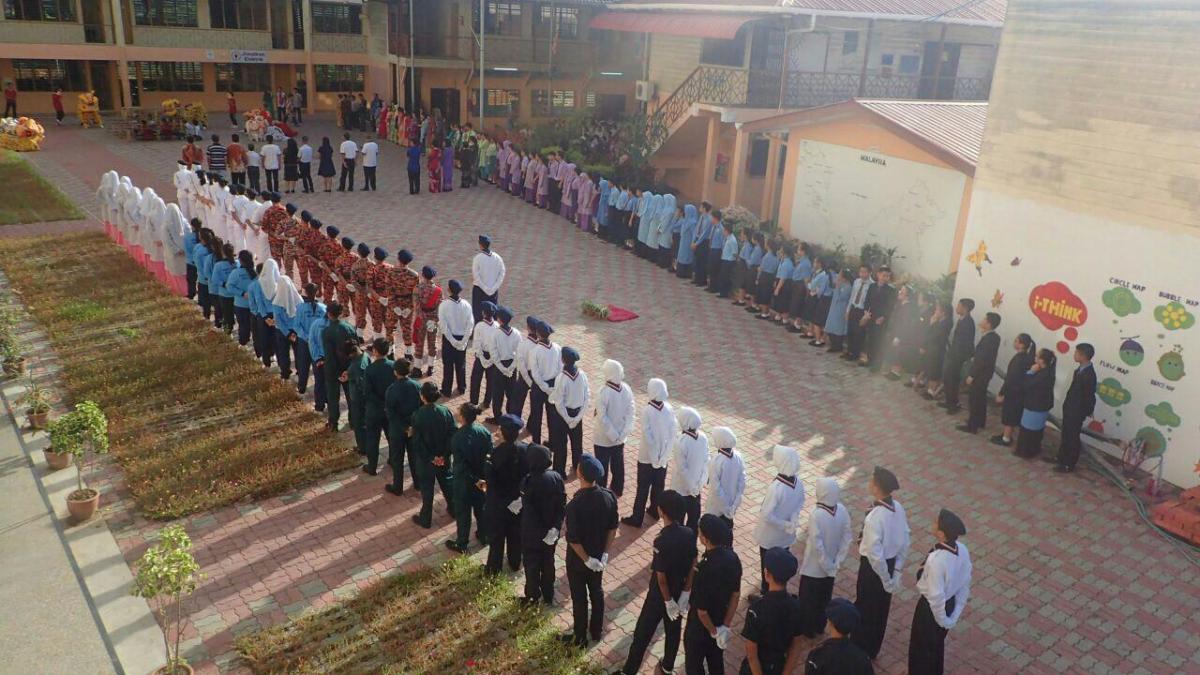 Perbarisan majlis persaraan pengetua SMJK Chung Hwa