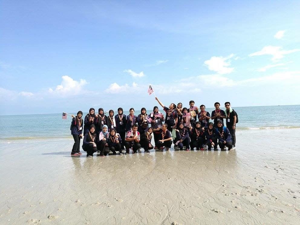 MERDEKA WALK DAN CLEAN UP THE WORLD 2017