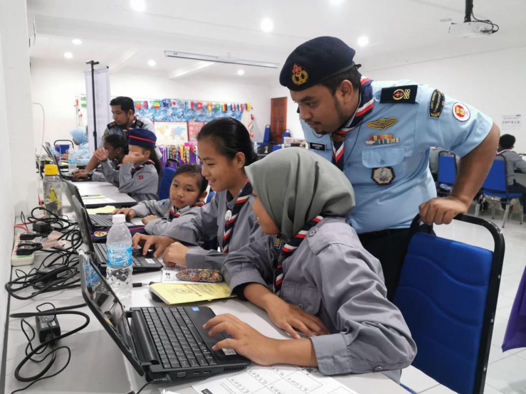 Persaudaraan Terjalin Melalui Hujung Jari