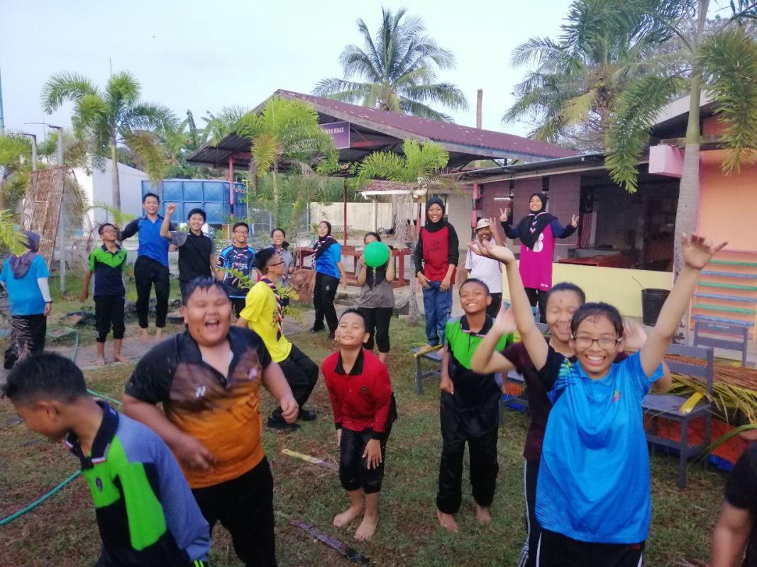 Perkhemahan Pengakap Pertama di sekolah menengah