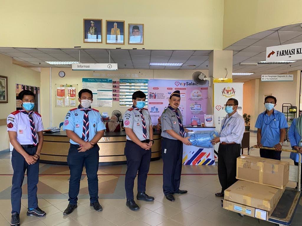 PAKAIAN UNTUK SANG WIRA