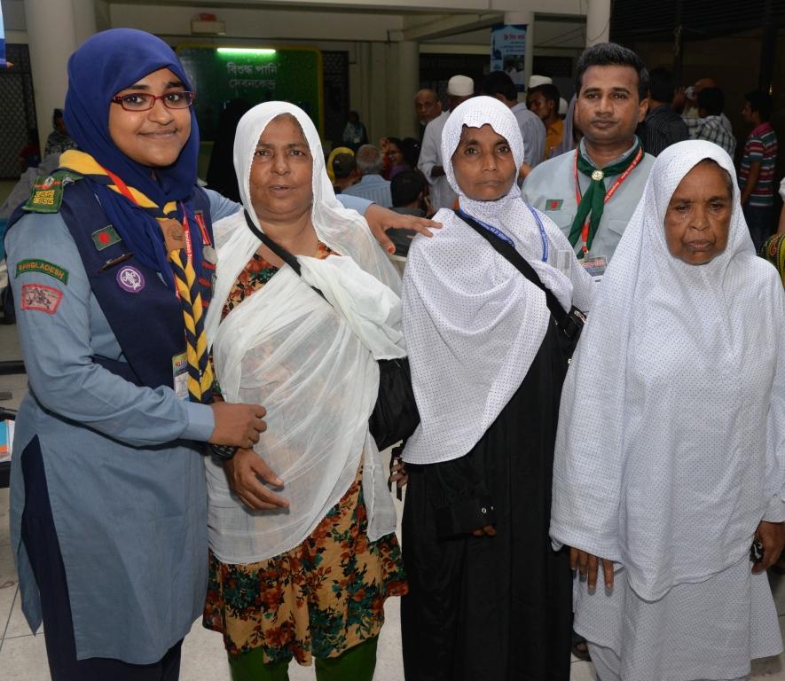 Rover Scouts of Bangladesh rendering continuous service to 97000 Pilgrims ( Hajjis )