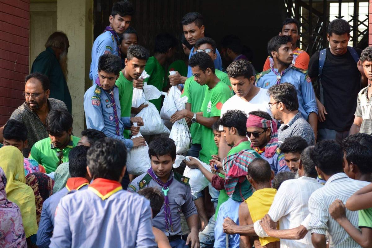 বন্যা খাদ্য ওষুধ বিতরণ 