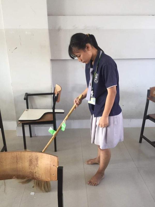 กวาดพื้นห้องเรียน