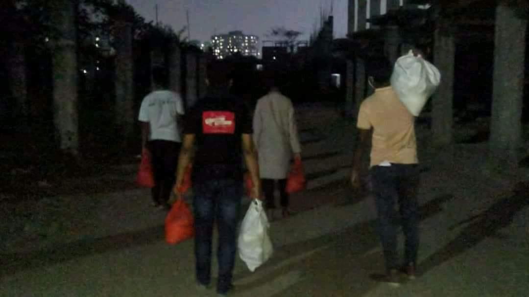 ত্রান বিতরণ 