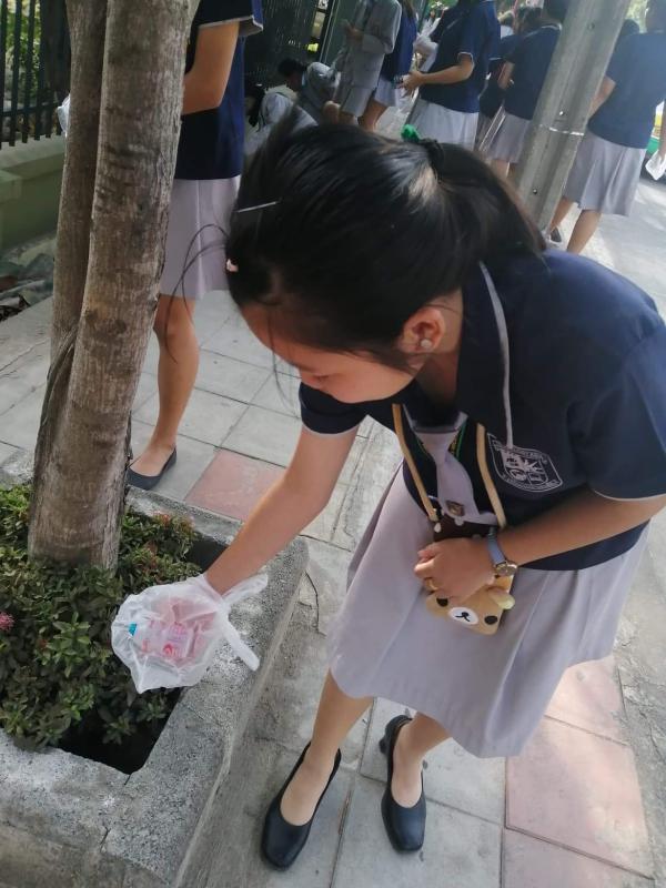 ร่วมเก็บขยะทั่วบริเวณ​วิทยาลัย​อาชีวศึกษา​เทคโนโลยี​เอเชีย​