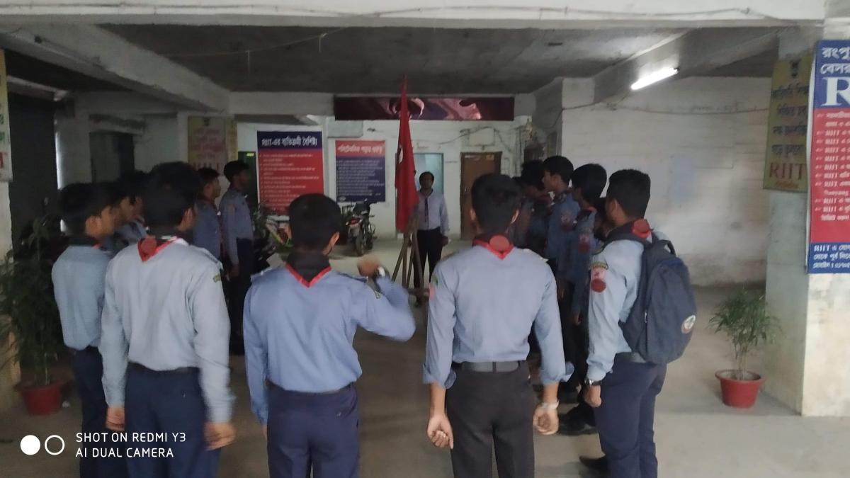 সাপ্তাহিক ক্রু মিটিং