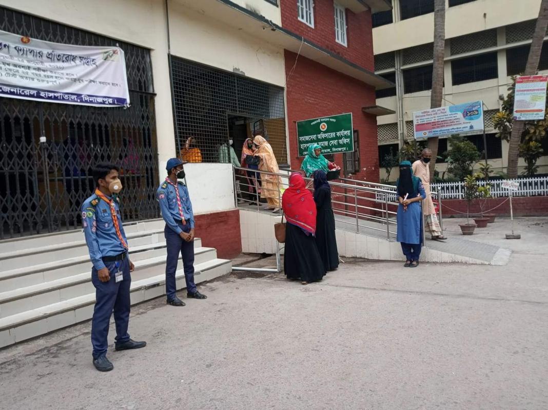 করোনা মহামারীতে হাসপাতালে জনসচেতনতা কার্যক্রম।