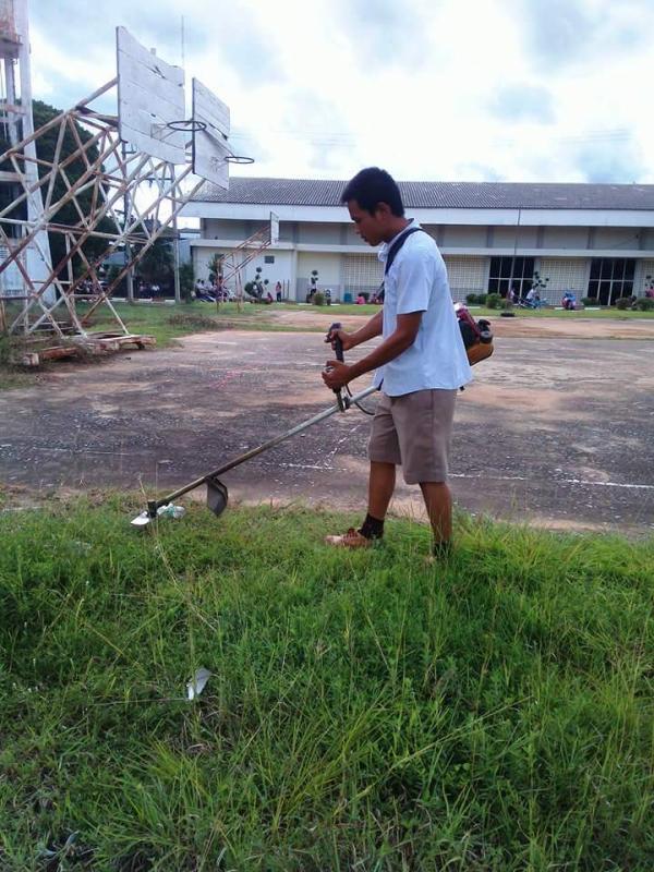 ตัดหญ้้้าสนามฟุตบอล