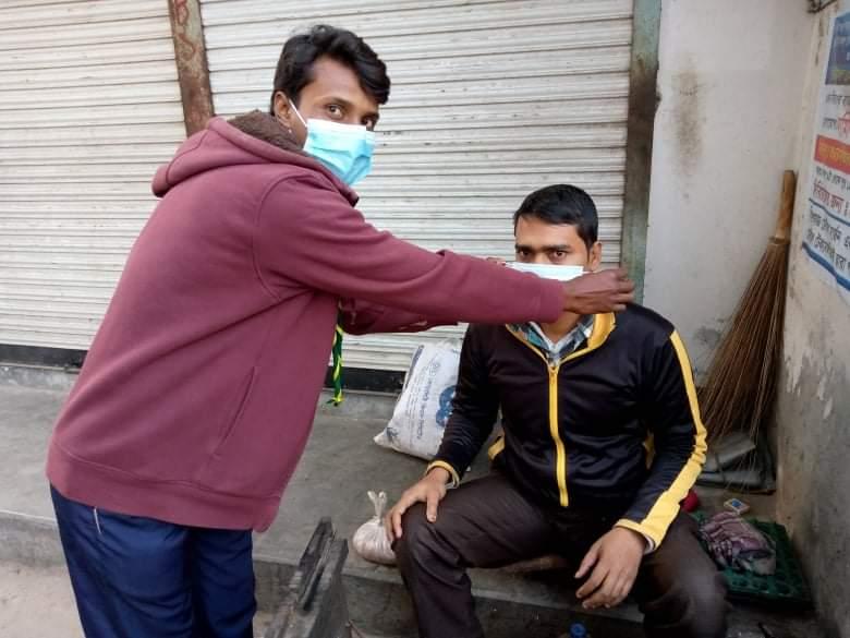 করোনা কালীন সময়ে মাস্ক বিতরণ 