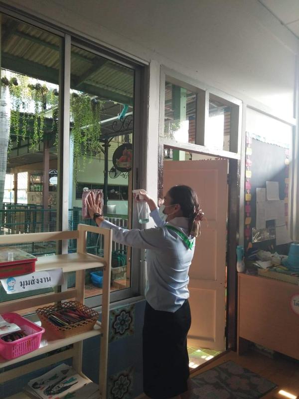 จิตอาสาทำความสะอาดห้องเรียน