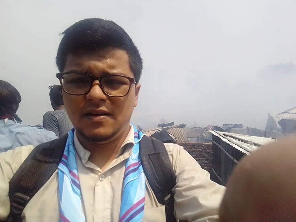 রূপনগর বস্তিতে আগুন নিভাতে স্কাউটরা