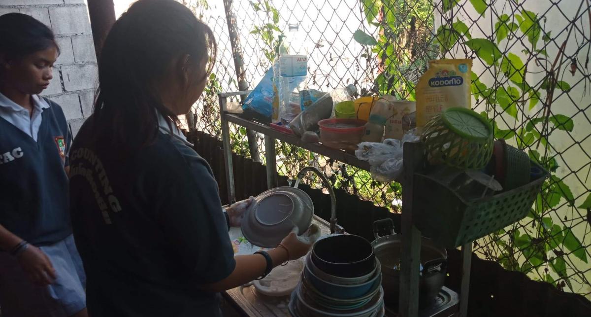 มาล้างจานบ้านเพื่อน.