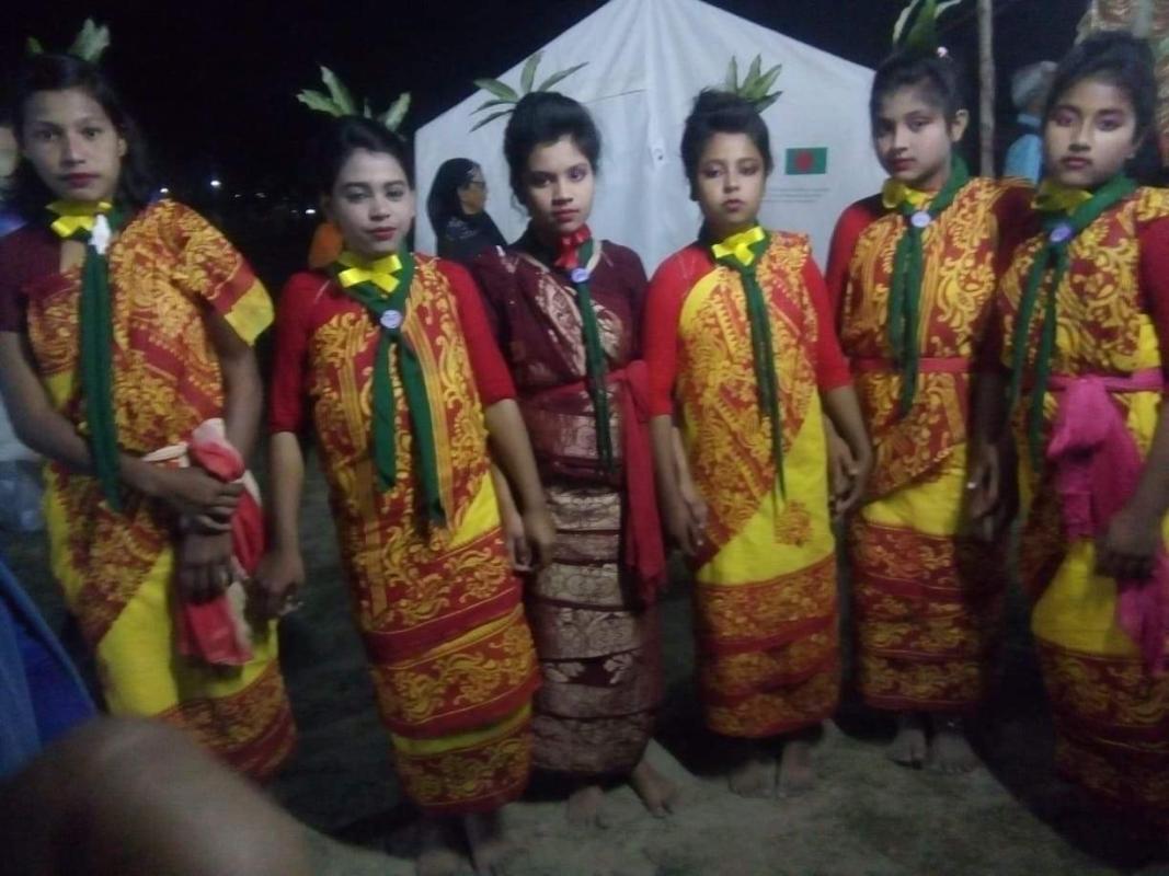 তাঁবু জলসায় পাহাড়ি সাজ 