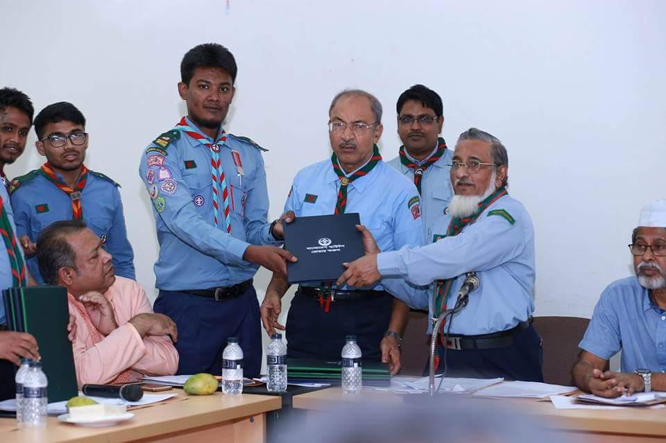 বাংলাদেশ স্কাউটস রোভার অঞ্চলের আঞ্চলিক নির্বাহী কমিটির সভা অনুষ্ঠিত হয় বাংলাদেশ স্কাউটস এর জাতীয় সদর দপ্তরের শামস হলে। উক্ত সভায় নতুন সিনিয়র রোভার মেট প্রতিনিধি দের স্বাগত জানানো হয় এবং দায়িত্ব হস্তান্তর করা হয়।