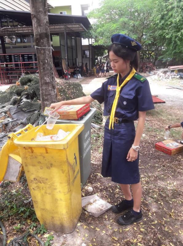 เก็บขยะภายในวิทยาลัย