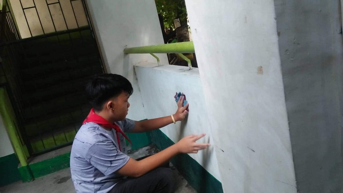 Day 2 Cleaning of Walls SWA Entry of Caloocan High School Senior Scouts