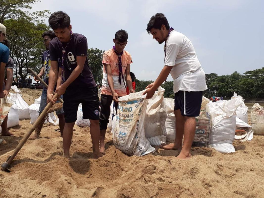 নদীর বাধ নির্মাণ 