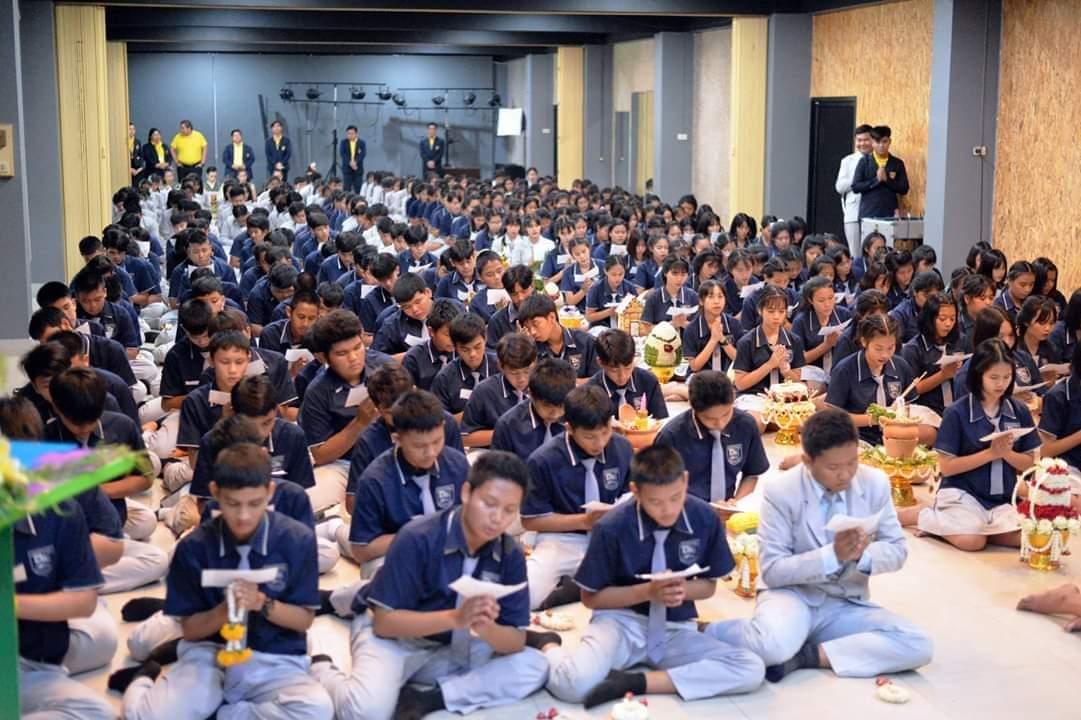 ร่วมกิจกรรมไหว้ครู