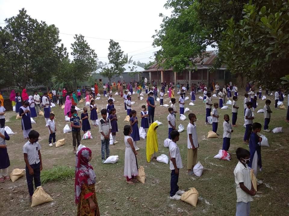 ত্রান বিতরন