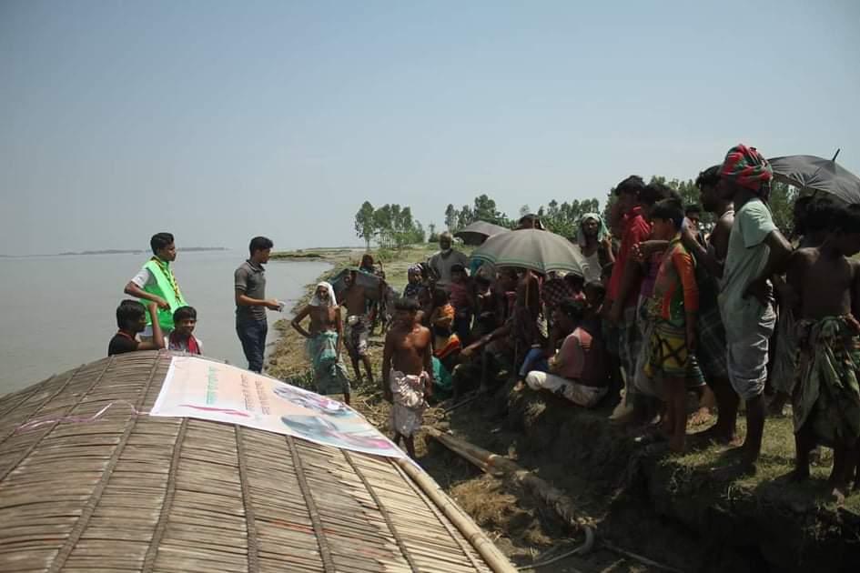 বানভাসিদের পাশে সেবাব্রতী ও বন্ধুরা