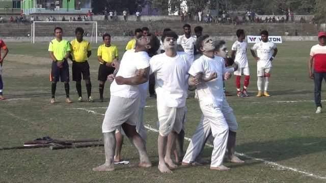 এটিএন বাংলা গোল্ড কাপ ফুটবল টুর্নামেন্ট ২০২১ এর উদ্বোধনী অনুষ্ঠানে বীরগঞ্জ সরকারি কলেজ রোভার স্কাউট গ্রুপ এর ডিসপ্লে প্রদর্শন।