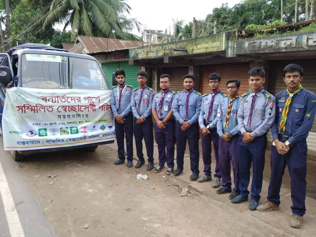 বন্যার্তদের পাশে ত্রান সামগ্রী 