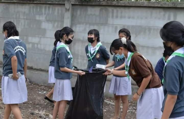 เก็บขยะข้างวิลัย