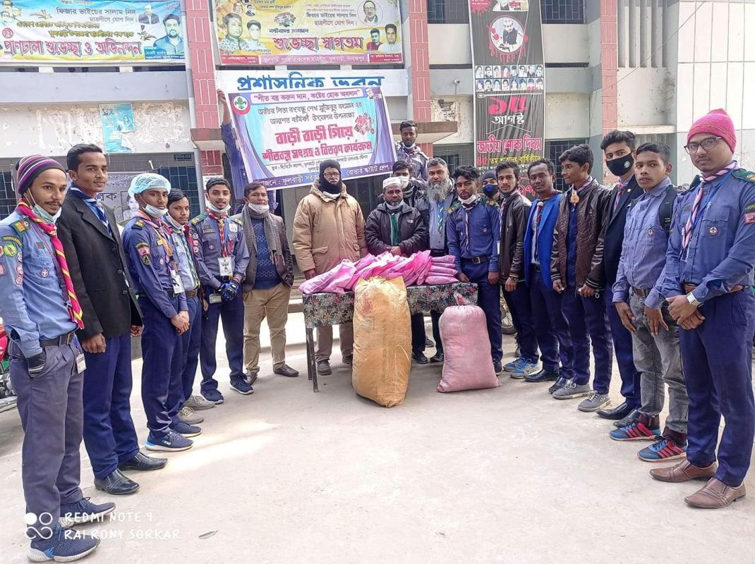 বাড়ী বাড়ী গিয়ে শীতবস্ত্র সংগ্রহ ও বিতরণ কর্মসূচী।