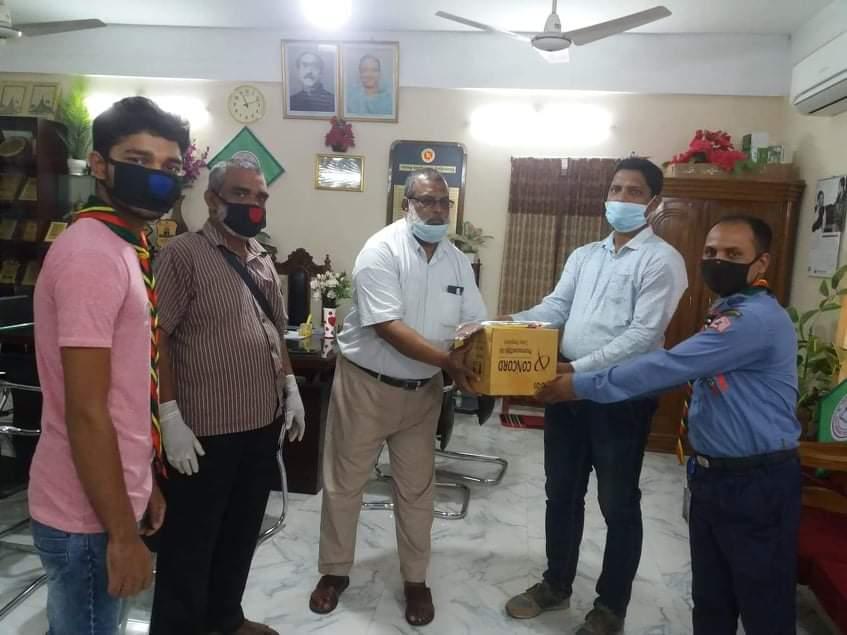 উপকরণ বিতরণ। 