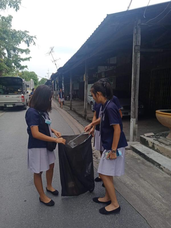 เก็บขยะริมคลอง
