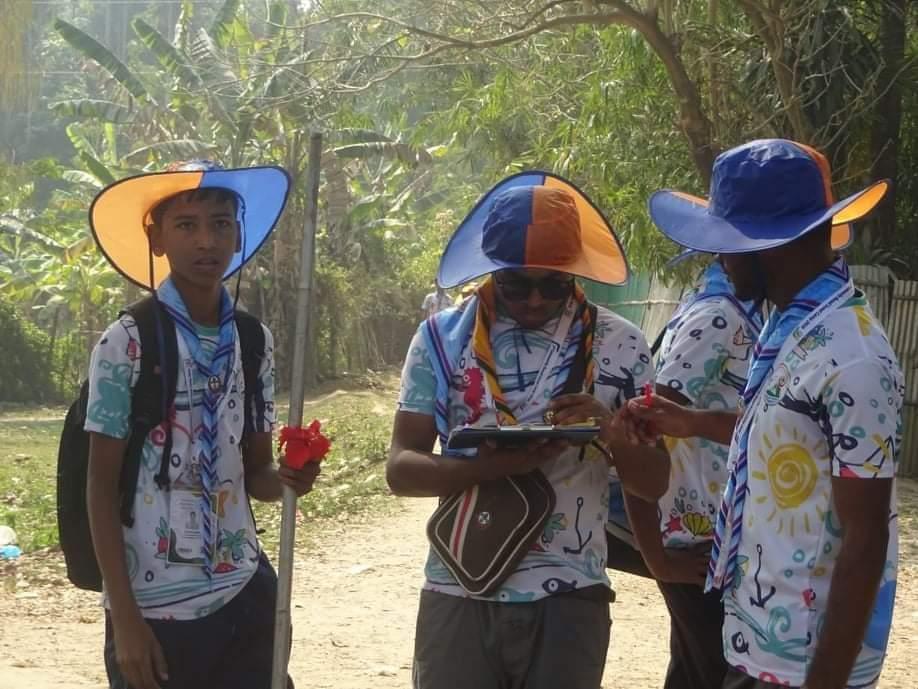 হাইকিং এ অংশ গ্রহণ 