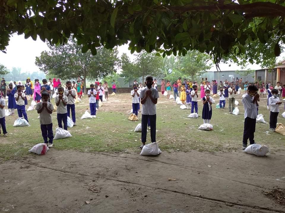 রোটারি ক্লাব অব শ্যামলীর অর্থায়ণে এবং রেসকিউ ফর সিরাজগঞ্জ এর সার্বিক সহযোগিতায় ত্রান বিতরন কর্মসুচি-২০২০