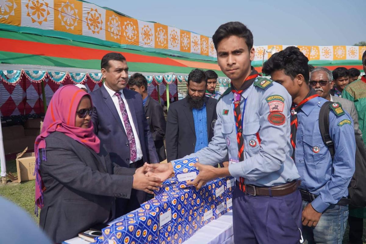 ১৬ ডিসেম্বর  মহান বিজয় দিবসে পুরস্কার গ্রহন