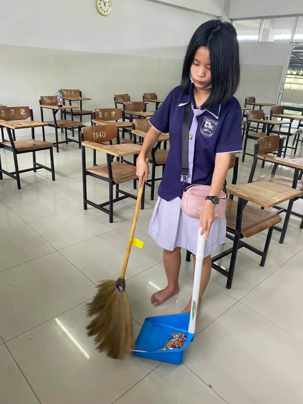 จิตอาสาทำความสะอาดห้องเรียน