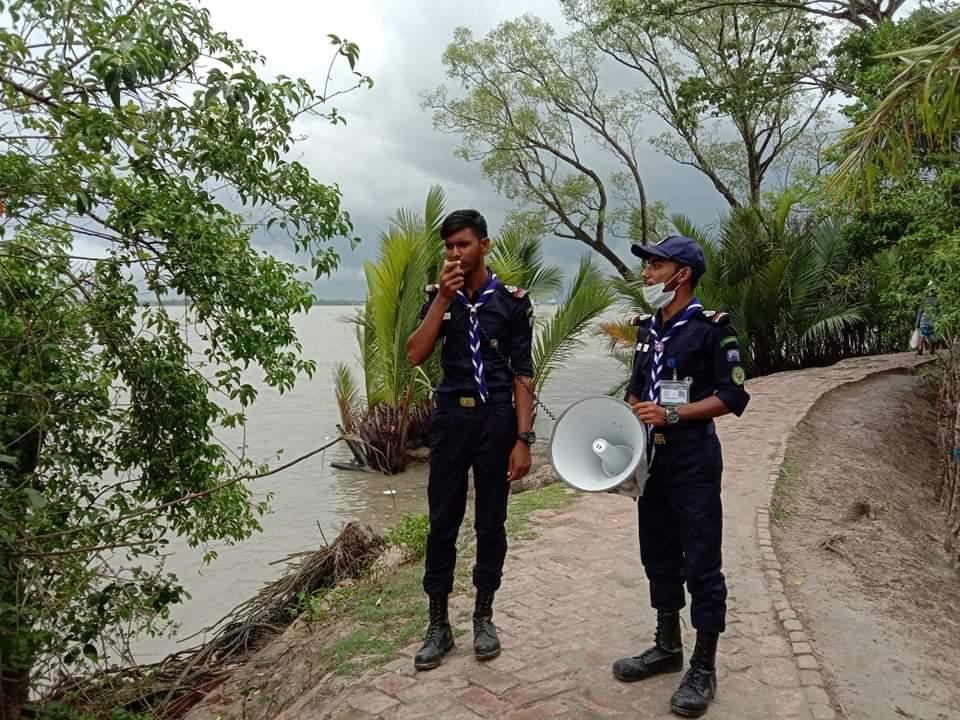 ঘূর্ণিঝড় আম্ফানে মংলা জেলা নৌ স্কাউটসের সতর্কীকরন এবং উদ্ধারকাজের কার্যক্রম 