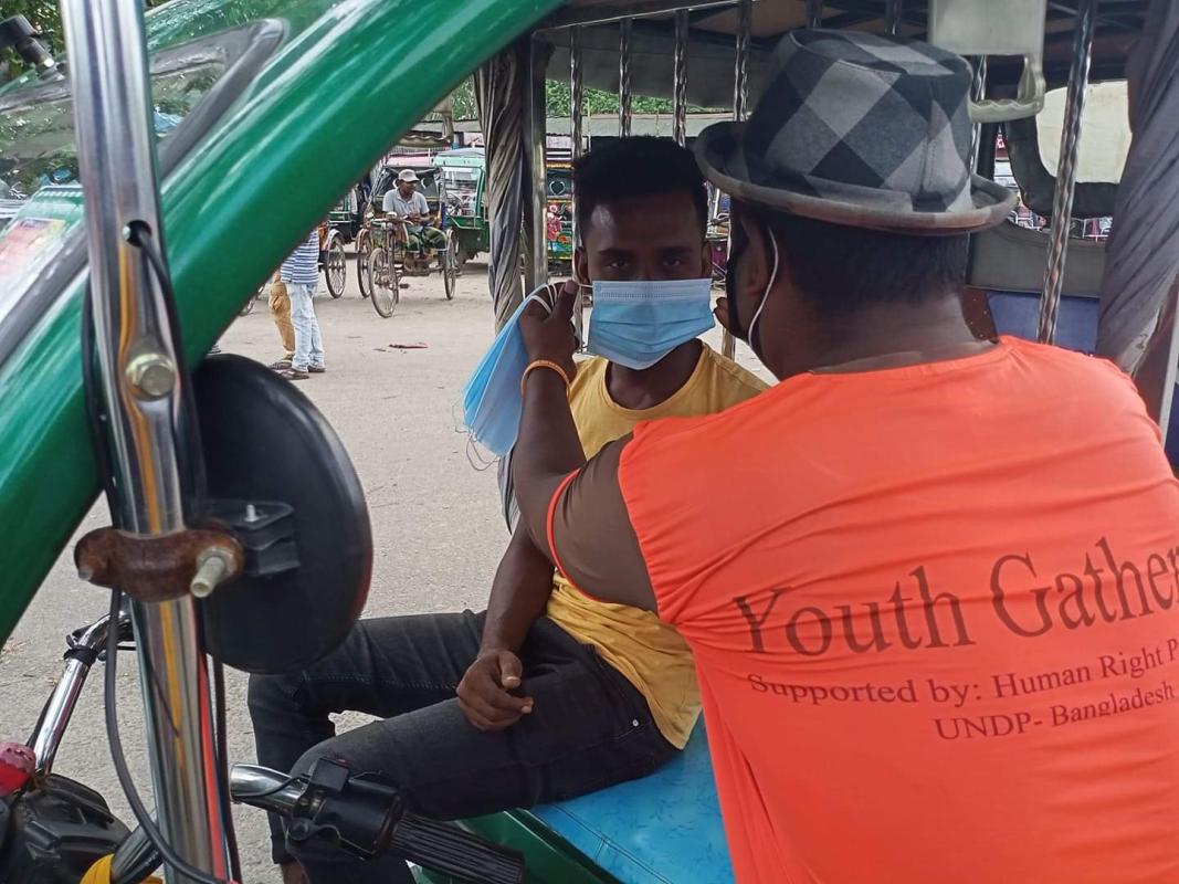 মাস্ক বিতরণ 