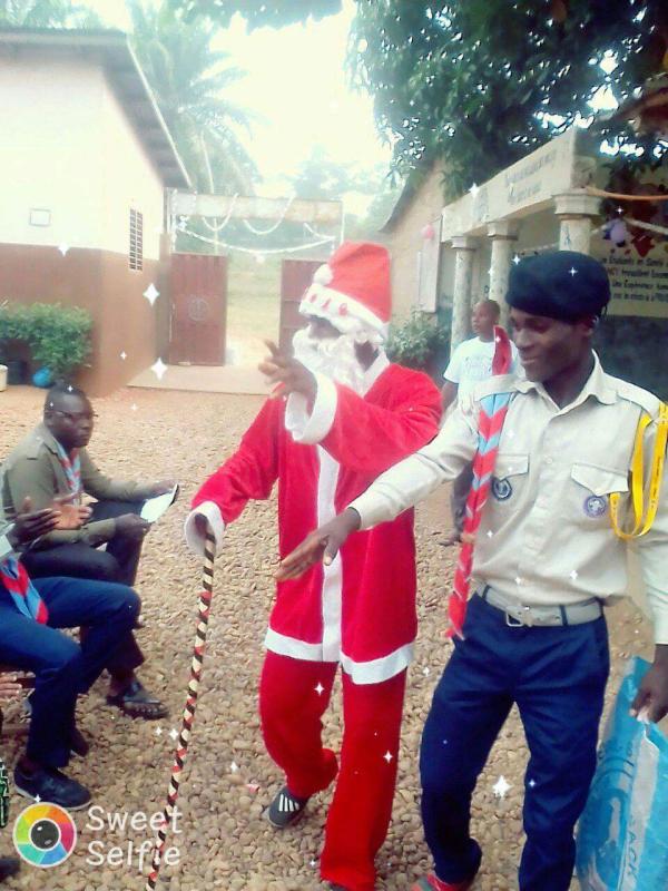 Noël des enfants célébré par les scouts messagers de la paix de Lokossa 
