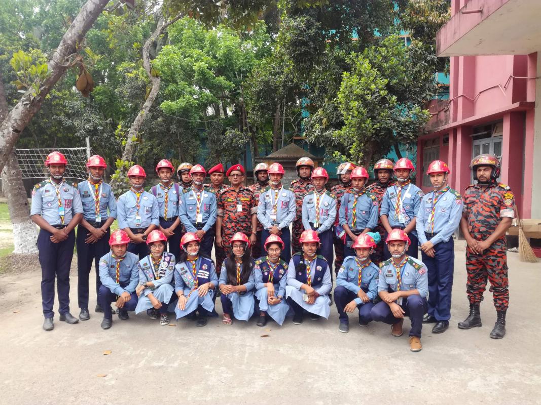 ঝিনাইদহে জাতীয় দূর্যোগ প্রশোমন দিবসে বিভিন্ন অংশের মহড়া অনুষ্ঠিত 