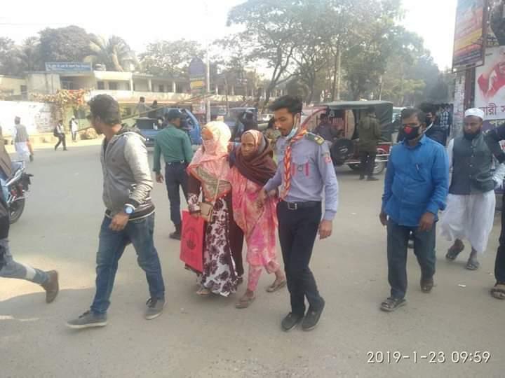 ট্রাফিক মাসে কার্যক্রমে রোভার স্কাউটের সেবা প্রদান 